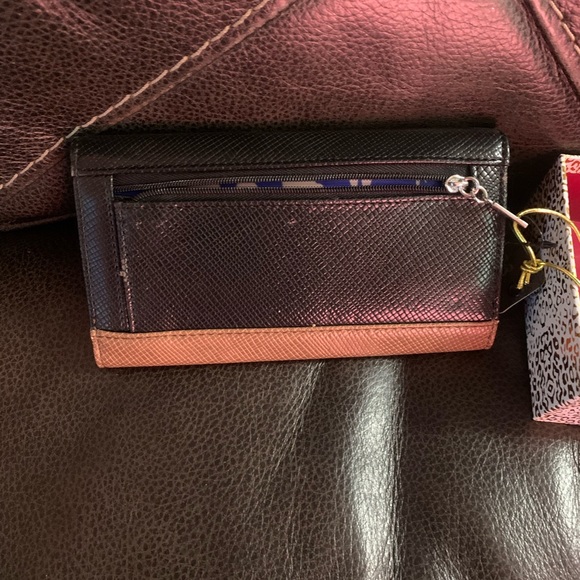 Unused Multi color Guess wallet - Picture 5 of 9